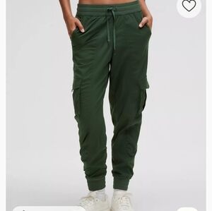 New LULULEMON GREY CARGO DANCE STUDIO JOGGER Sz M